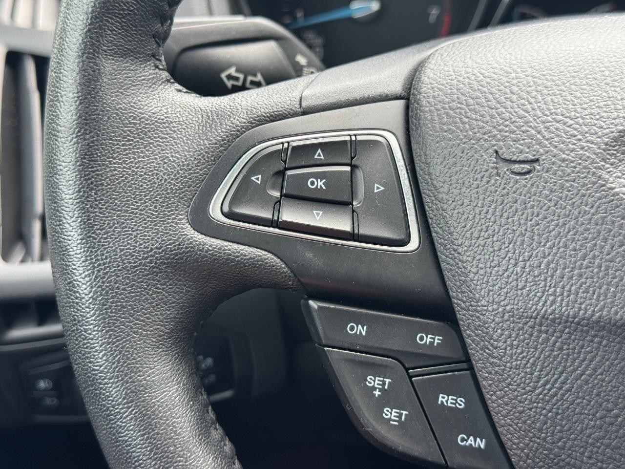 Ford Focus Vehicle Full-screen Gallery Image 23