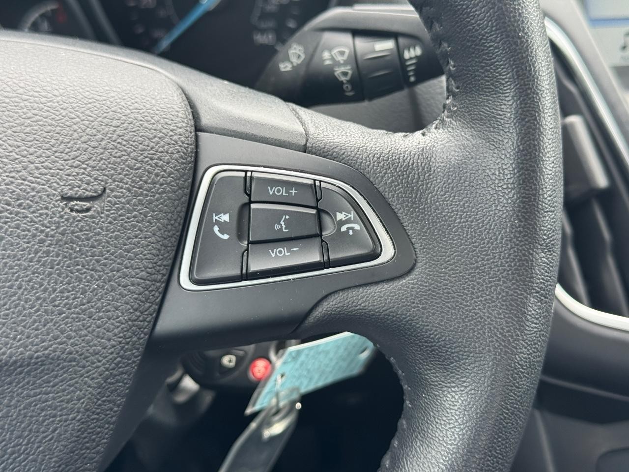 Ford Focus Vehicle Full-screen Gallery Image 24