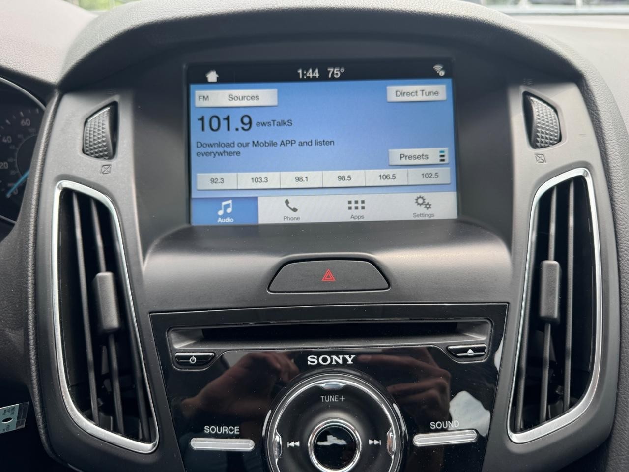 Ford Focus Vehicle Full-screen Gallery Image 26