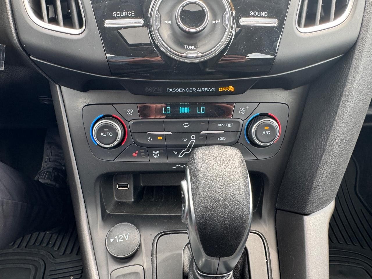 Ford Focus Vehicle Full-screen Gallery Image 29