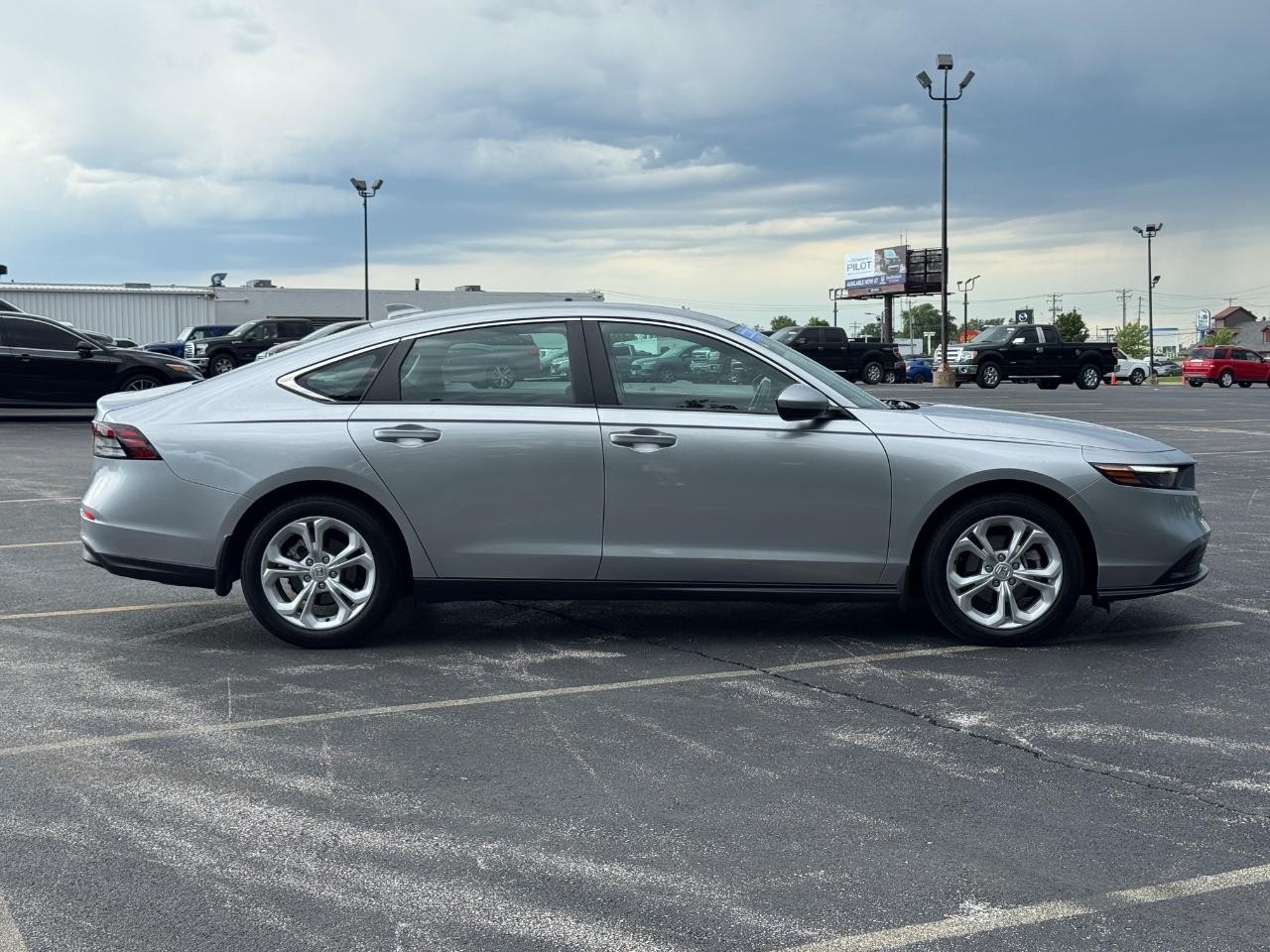 Honda Accord Sedan Vehicle Full-screen Gallery Image 03