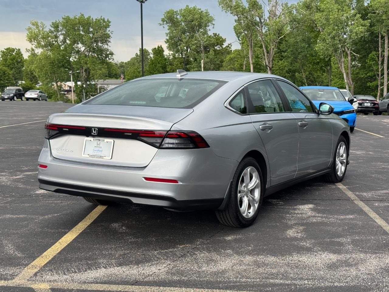 Honda Accord Sedan Vehicle Full-screen Gallery Image 04