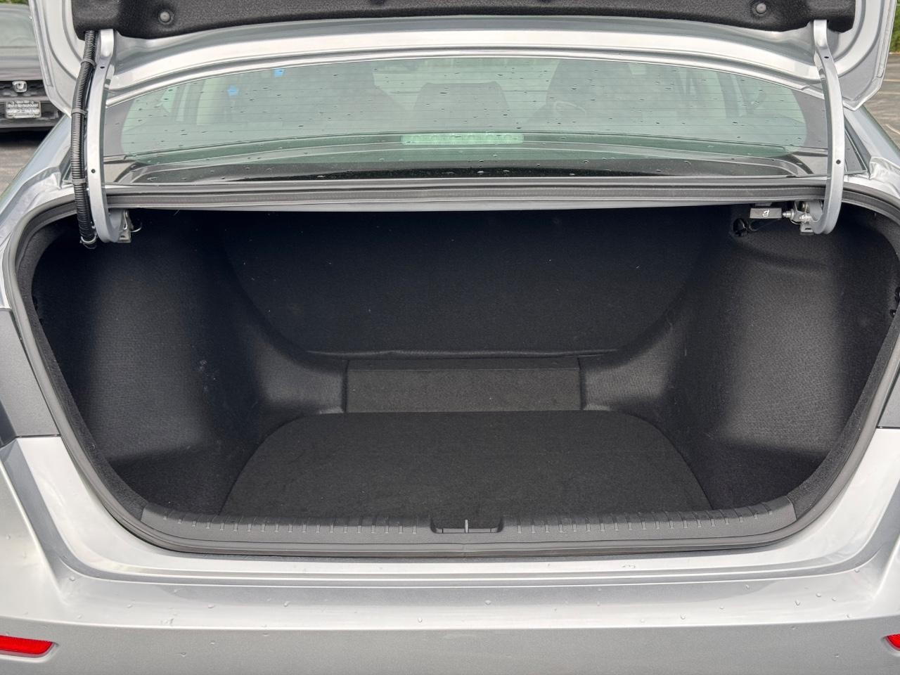Honda Accord Sedan Vehicle Full-screen Gallery Image 05