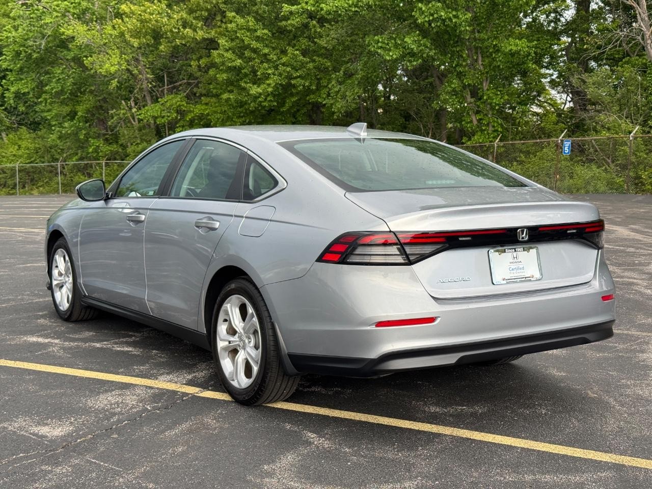 Honda Accord Sedan Vehicle Full-screen Gallery Image 07