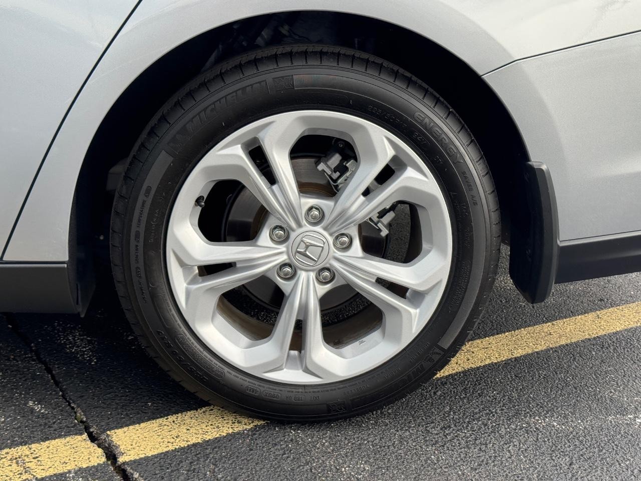 Honda Accord Sedan Vehicle Full-screen Gallery Image 08