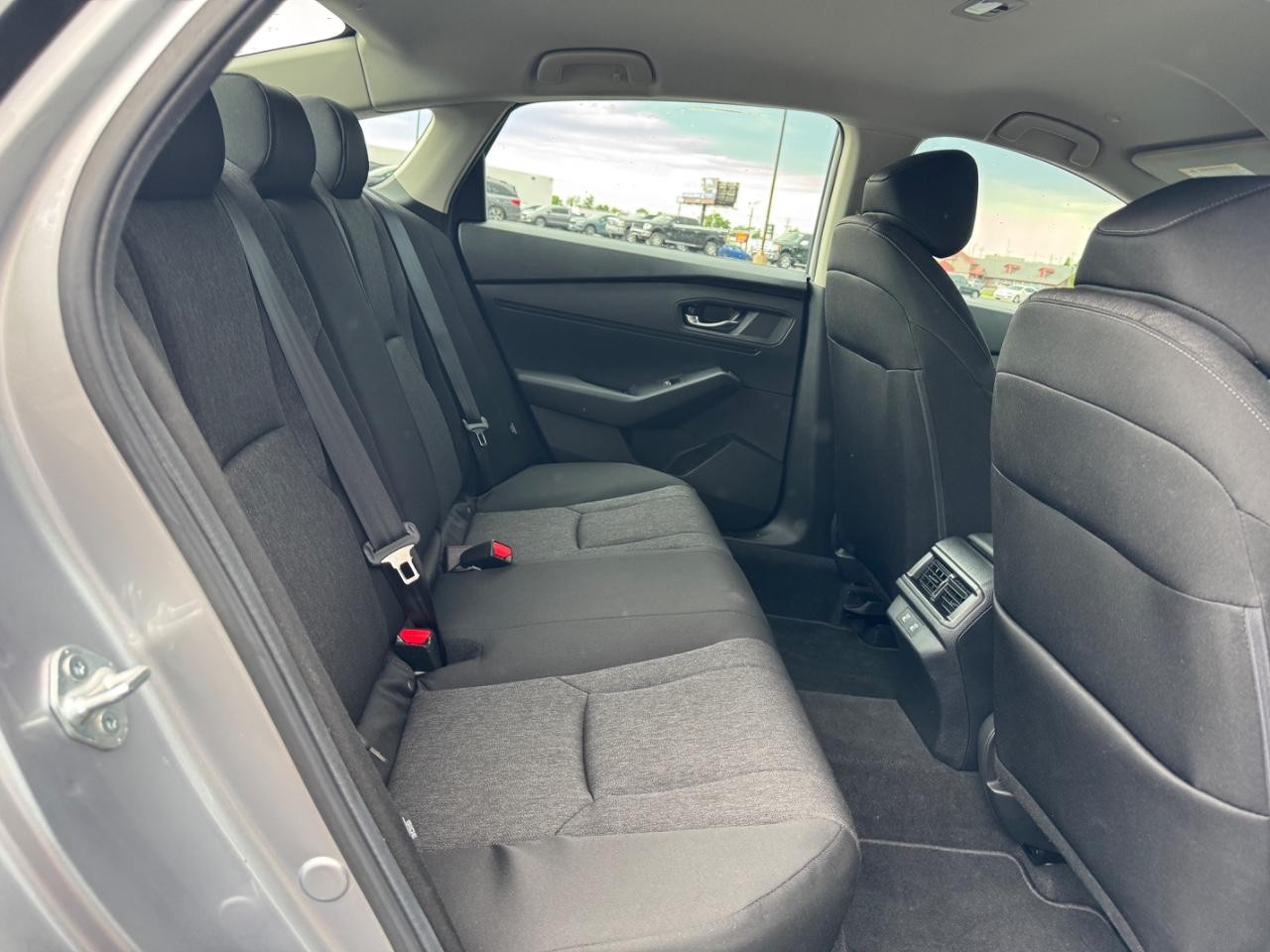 Honda Accord Sedan Vehicle Full-screen Gallery Image 11
