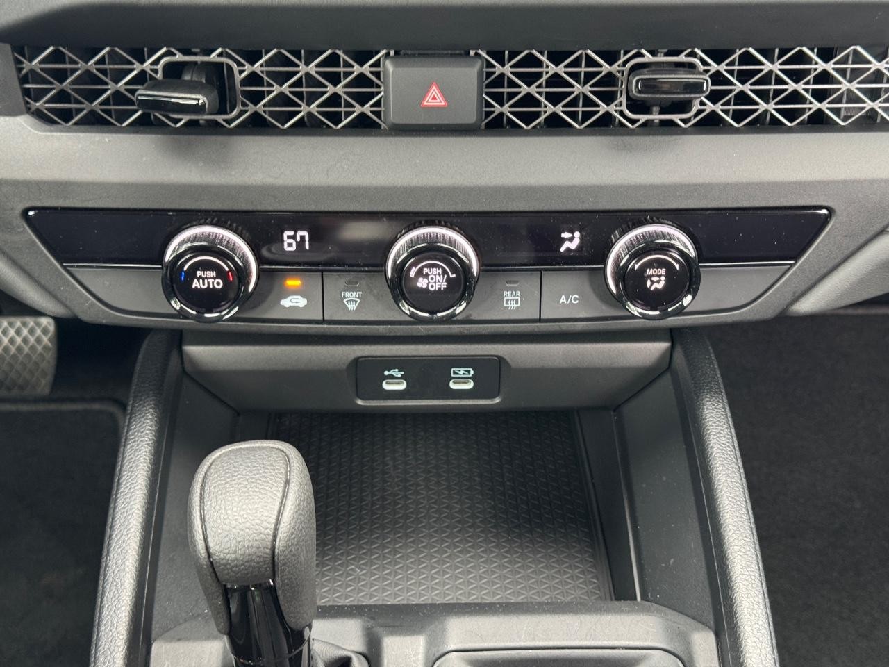 Honda Accord Sedan Vehicle Full-screen Gallery Image 15