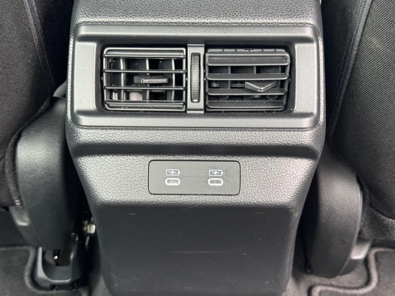Honda Accord Sedan Vehicle Full-screen Gallery Image 17