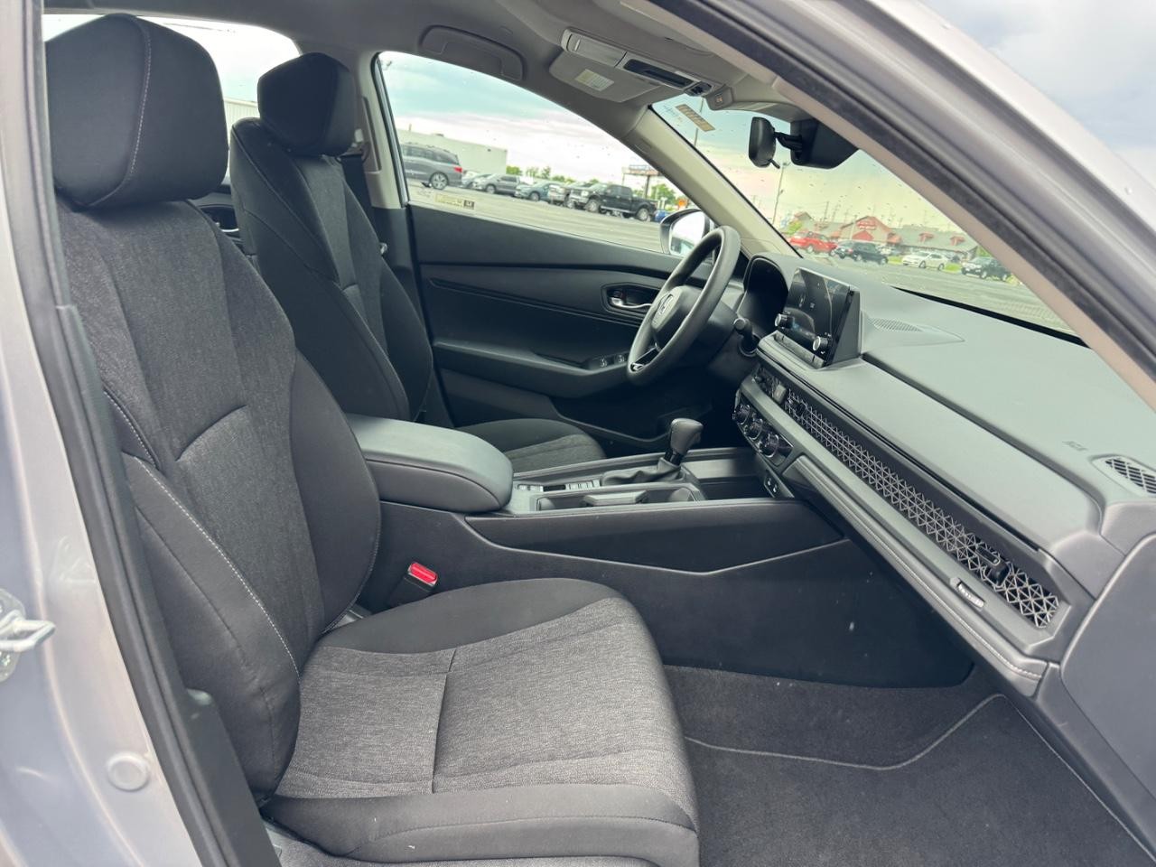 Honda Accord Sedan Vehicle Full-screen Gallery Image 18