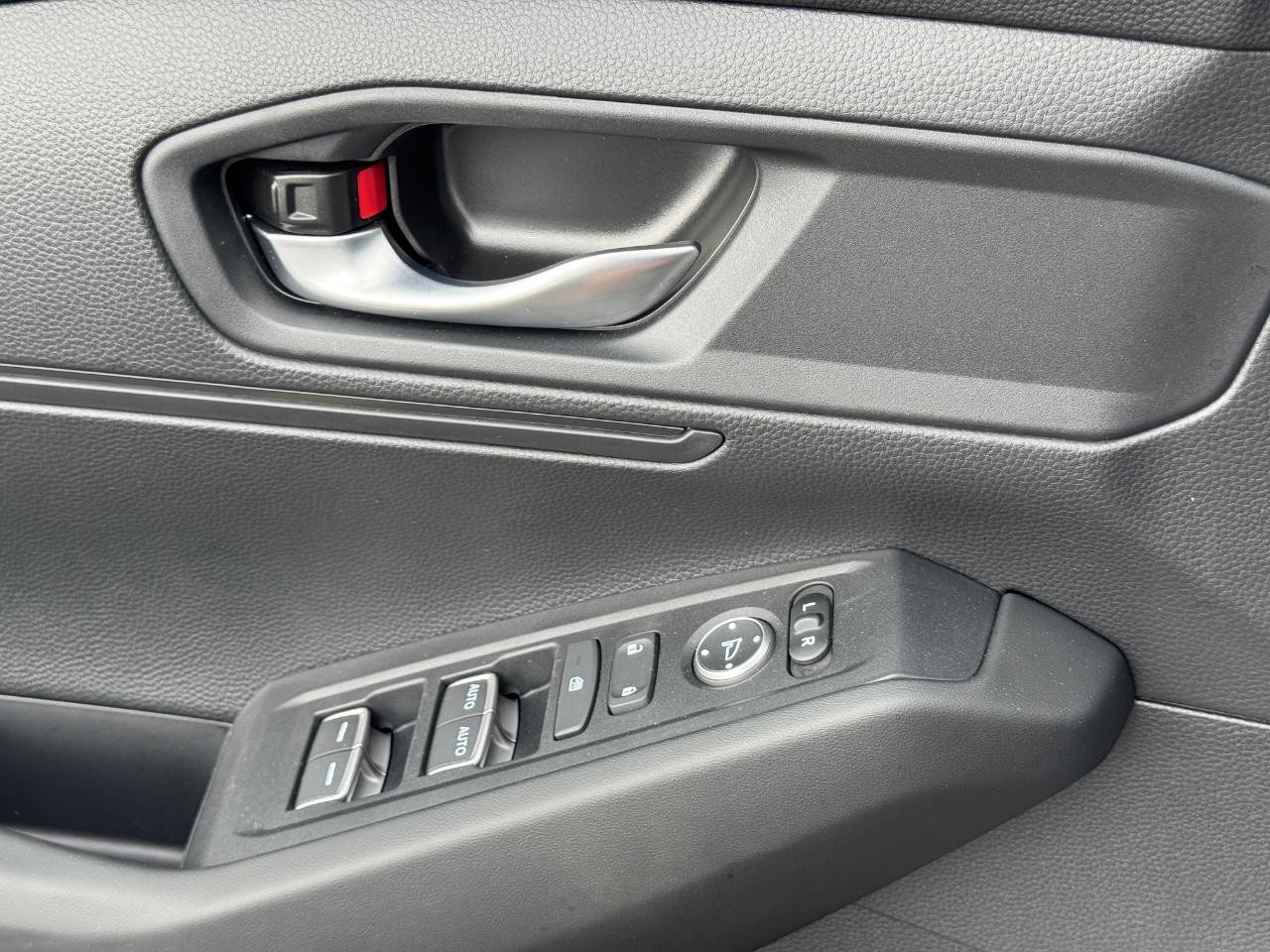 Honda Accord Sedan Vehicle Full-screen Gallery Image 24