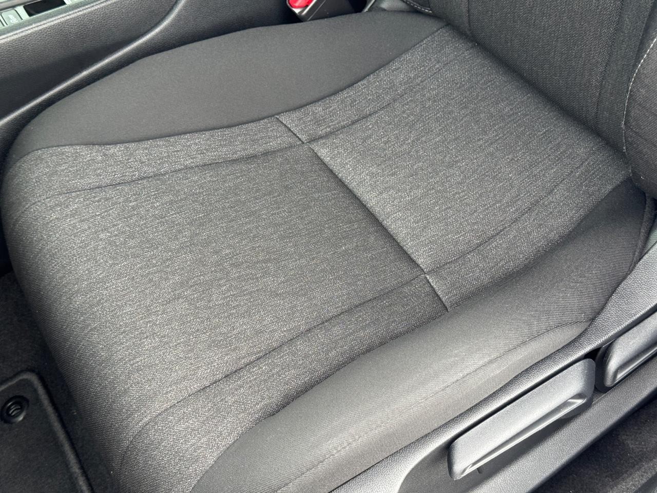 Honda Accord Sedan Vehicle Full-screen Gallery Image 25