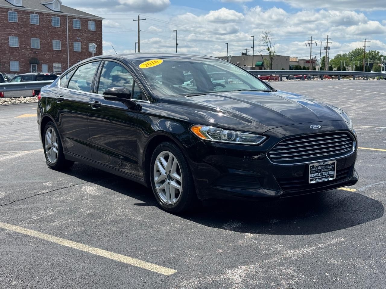 Ford Fusion Vehicle Full-screen Gallery Image 02