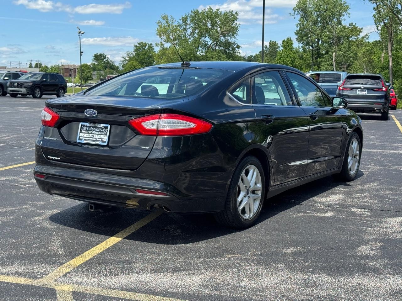 Ford Fusion Vehicle Full-screen Gallery Image 04