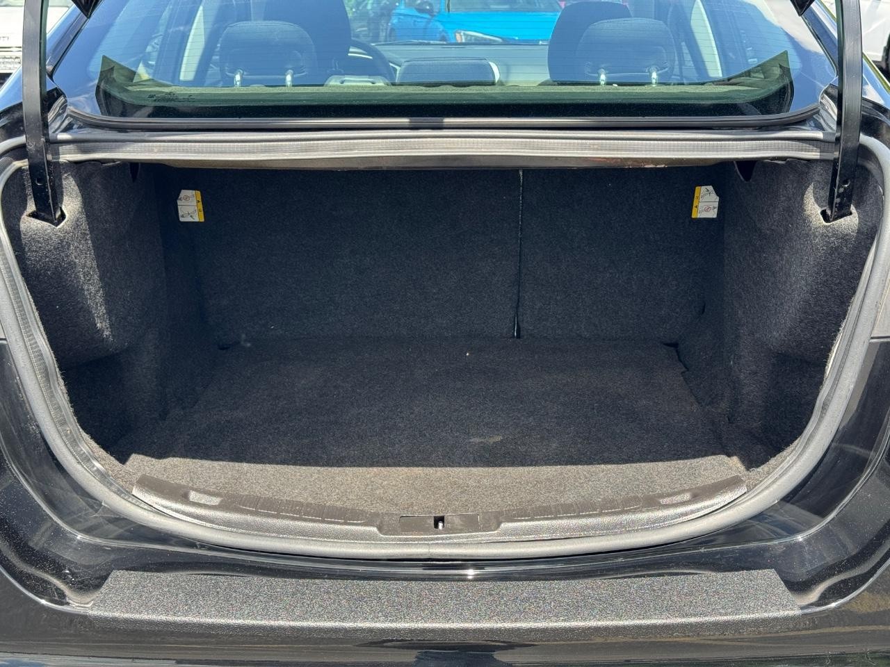 Ford Fusion Vehicle Full-screen Gallery Image 05