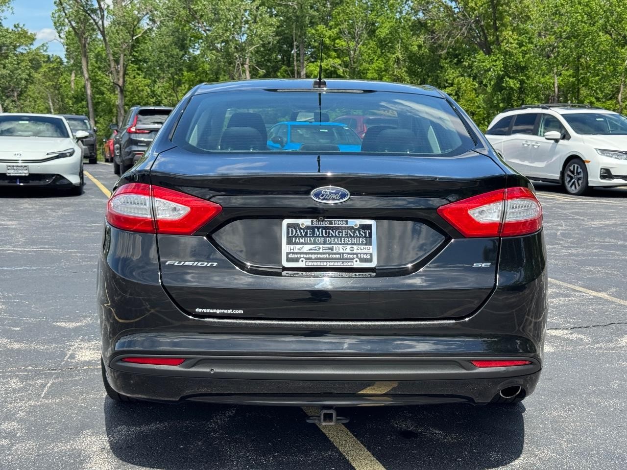 Ford Fusion Vehicle Full-screen Gallery Image 06