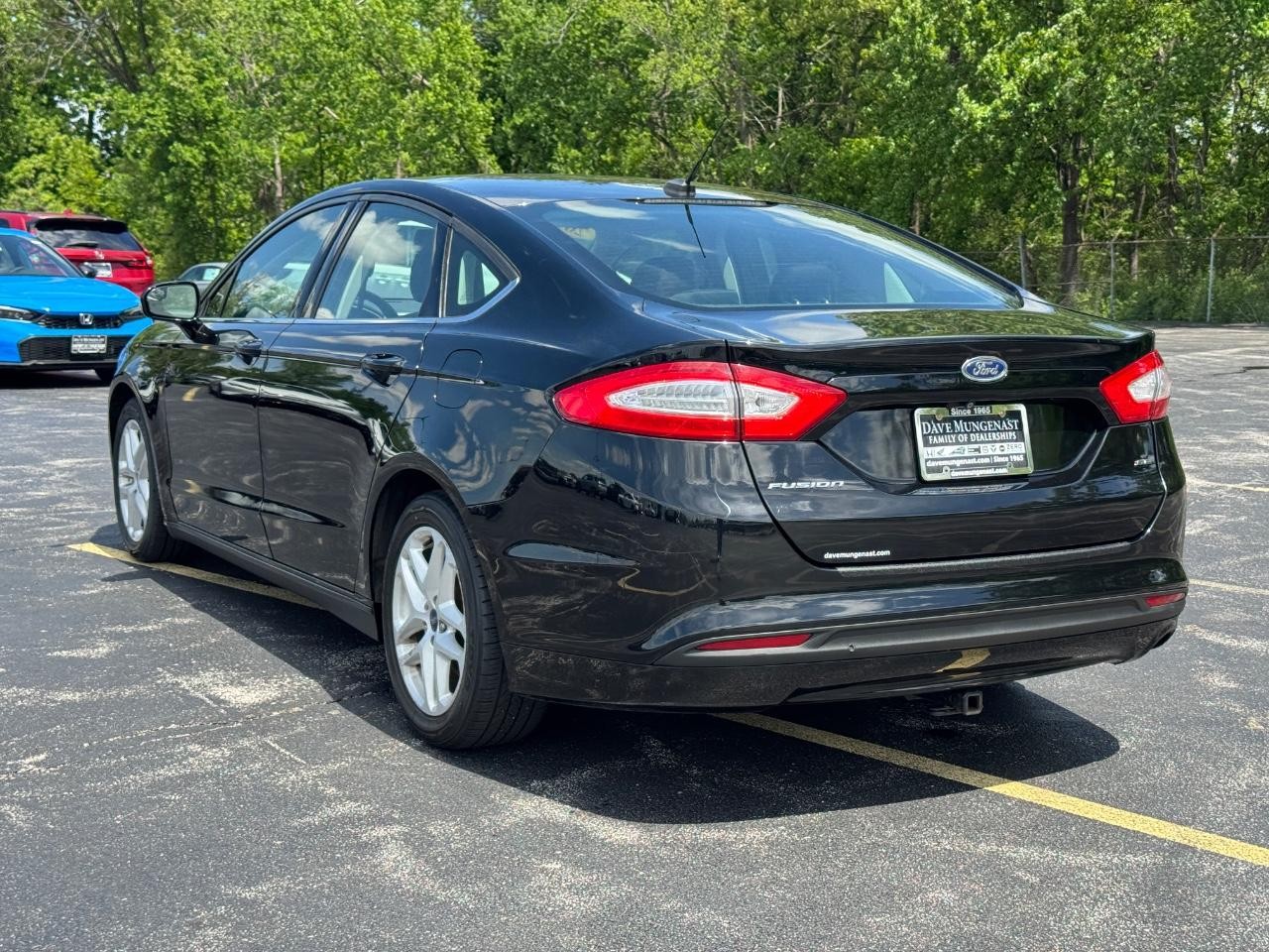Ford Fusion Vehicle Full-screen Gallery Image 07