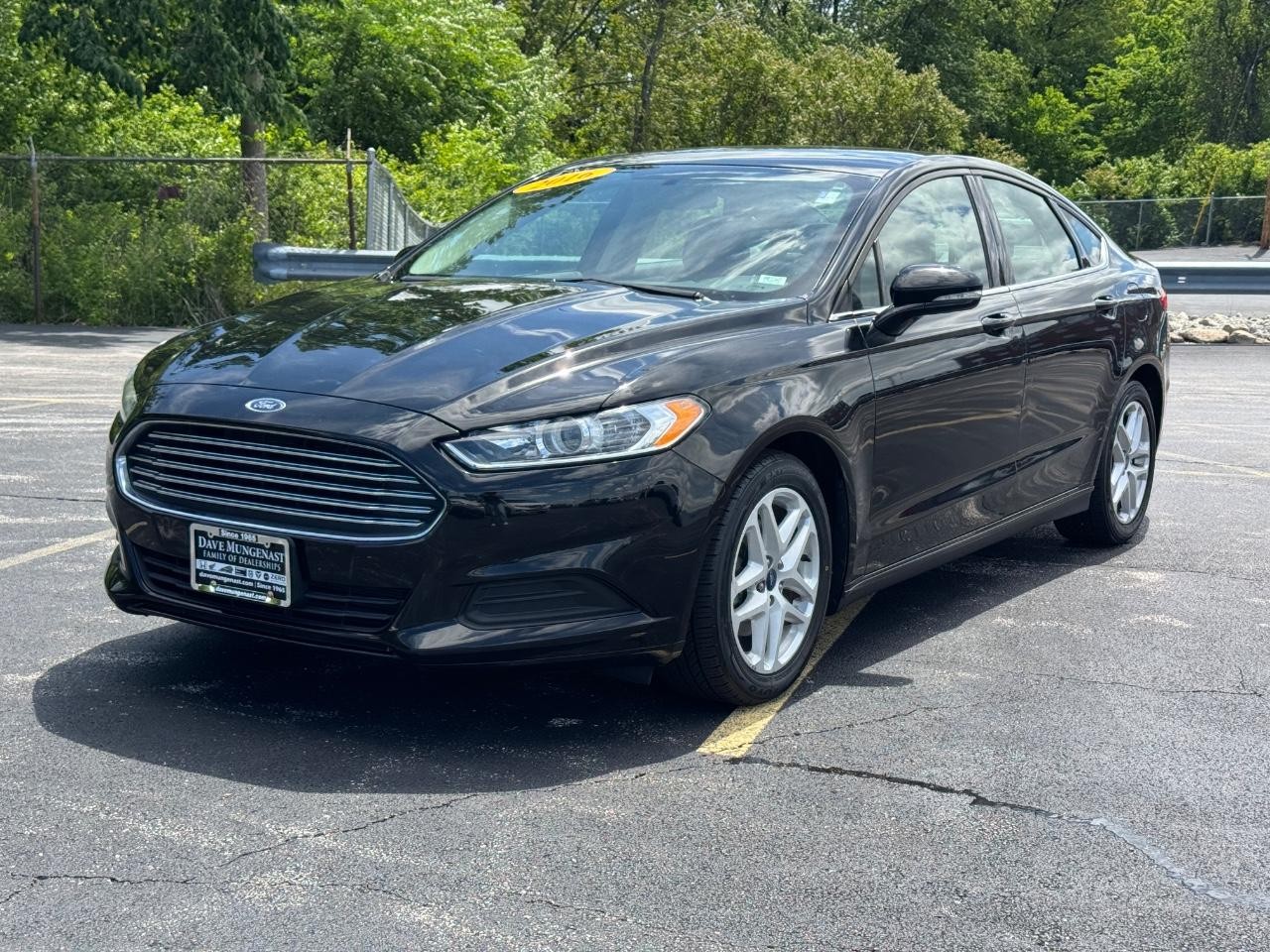 Ford Fusion Vehicle Full-screen Gallery Image 09