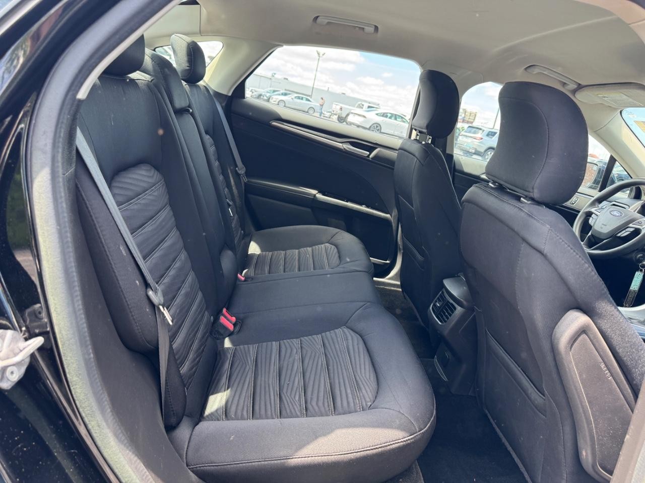 Ford Fusion Vehicle Full-screen Gallery Image 11