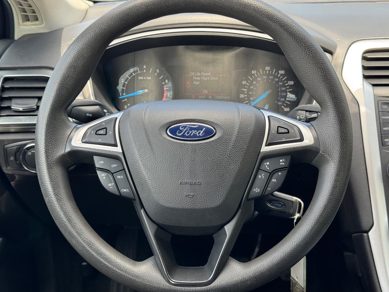 Ford Fusion Vehicle Full-screen Gallery Image 13