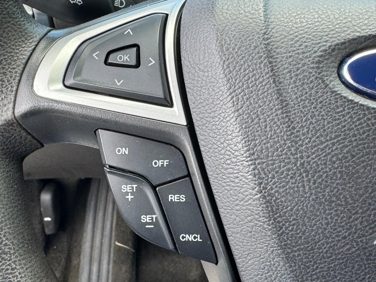 Ford Fusion Vehicle Full-screen Gallery Image 21