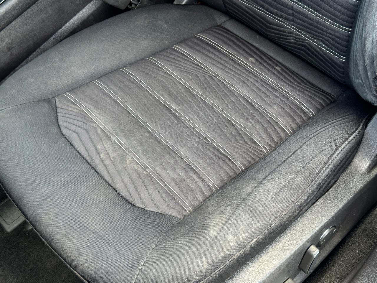 Ford Fusion Vehicle Full-screen Gallery Image 26