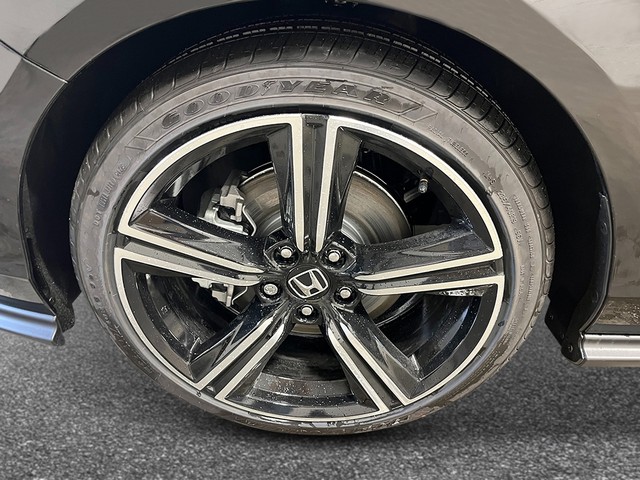 Honda Accord Hybrid Vehicle Full-screen Gallery Image 12