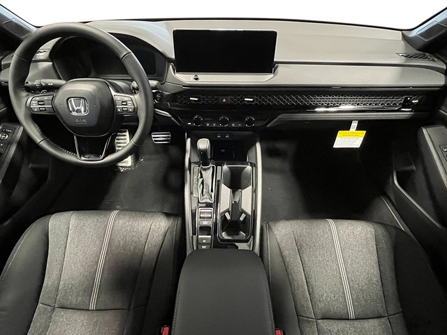 Honda Accord Hybrid Vehicle Full-screen Gallery Image 17