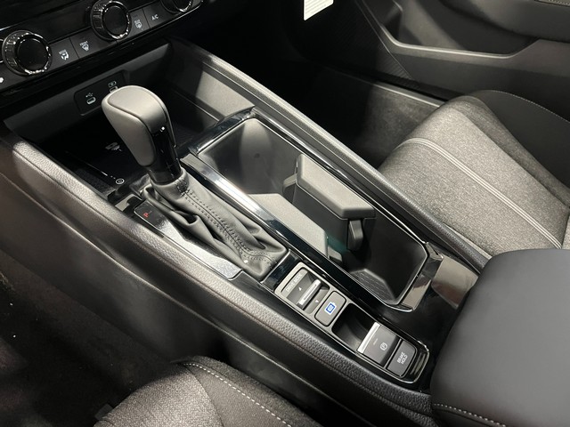 Honda Accord Hybrid Vehicle Full-screen Gallery Image 24