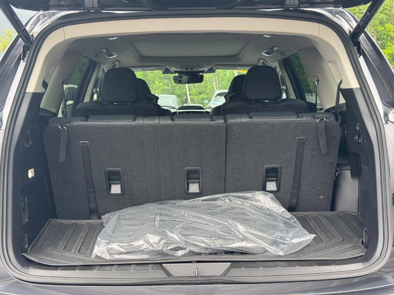 Subaru Ascent Vehicle Full-screen Gallery Image 05