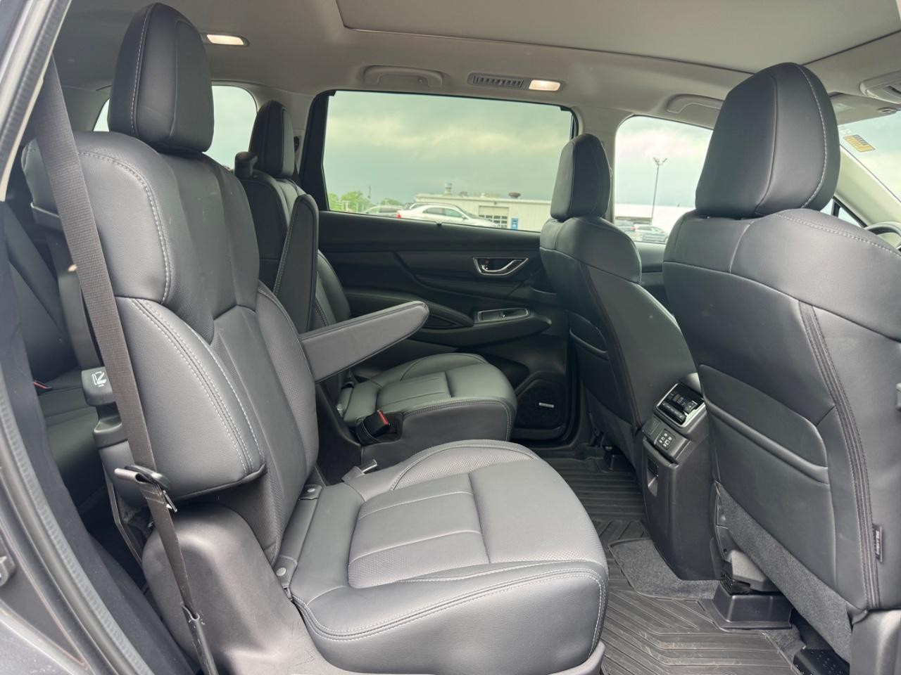 Subaru Ascent Vehicle Full-screen Gallery Image 11