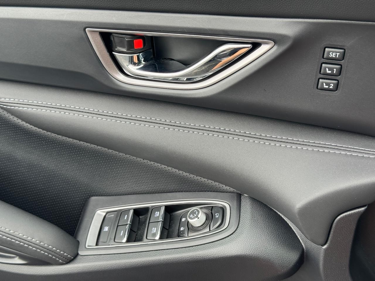 Subaru Ascent Vehicle Full-screen Gallery Image 27