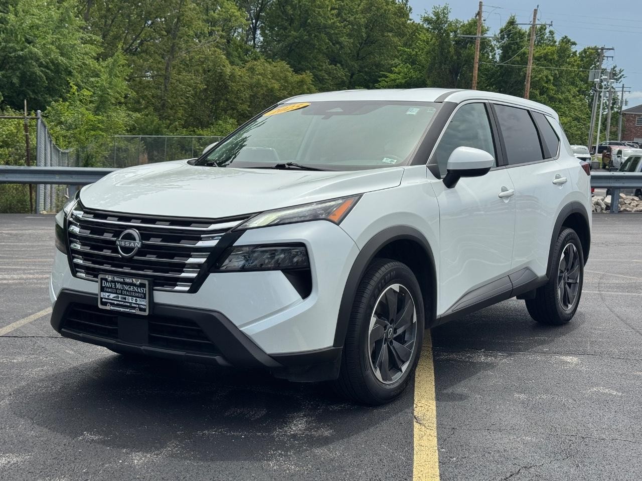 Nissan Rogue Vehicle Full-screen Gallery Image 09