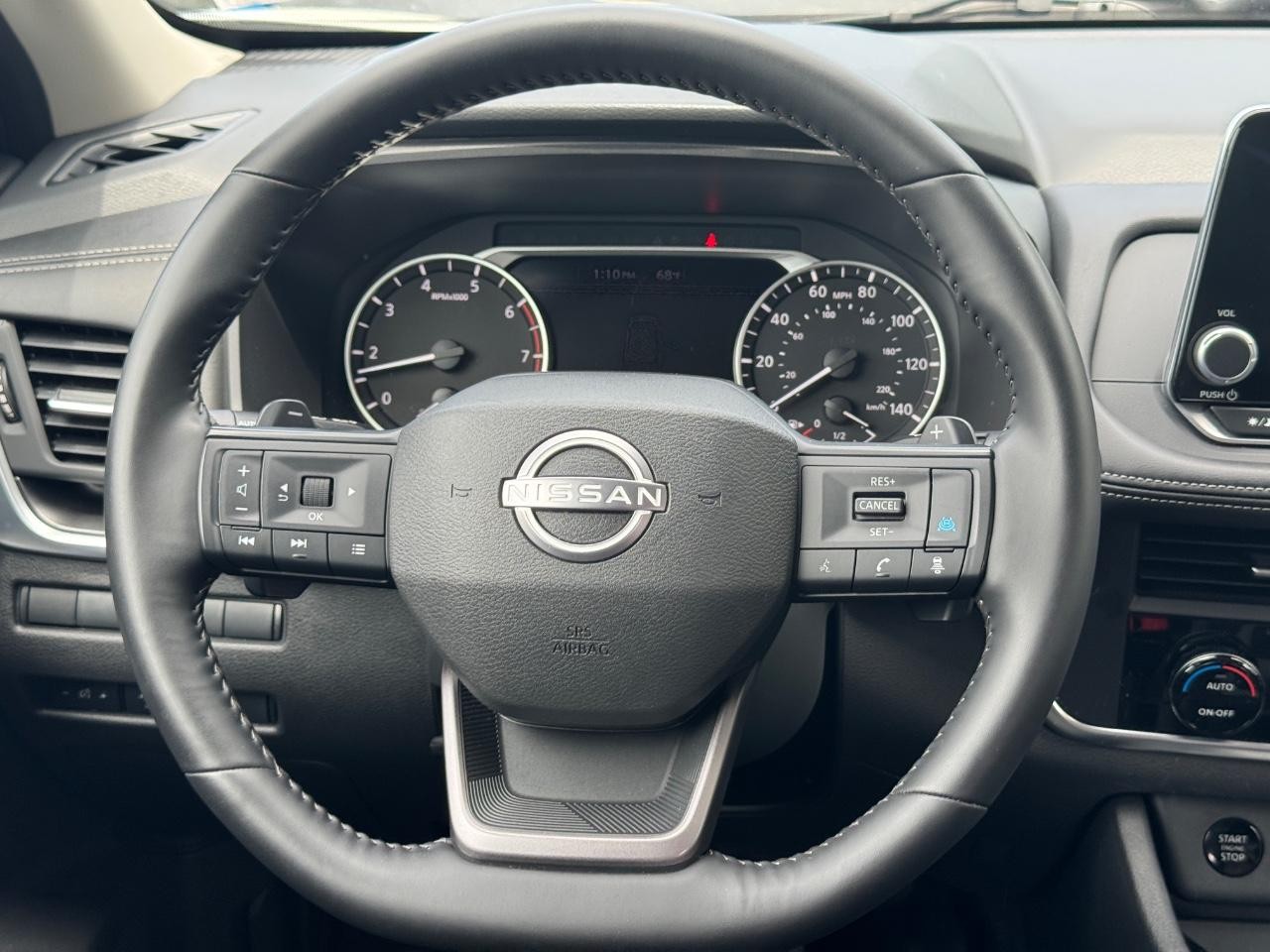 Nissan Rogue Vehicle Full-screen Gallery Image 13