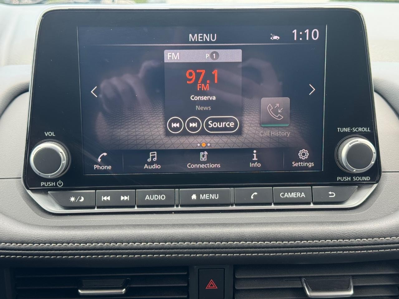 Nissan Rogue Vehicle Full-screen Gallery Image 14