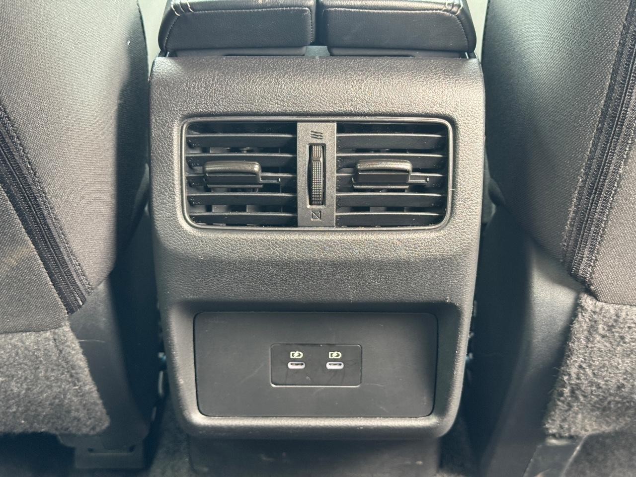 Nissan Rogue Vehicle Full-screen Gallery Image 17