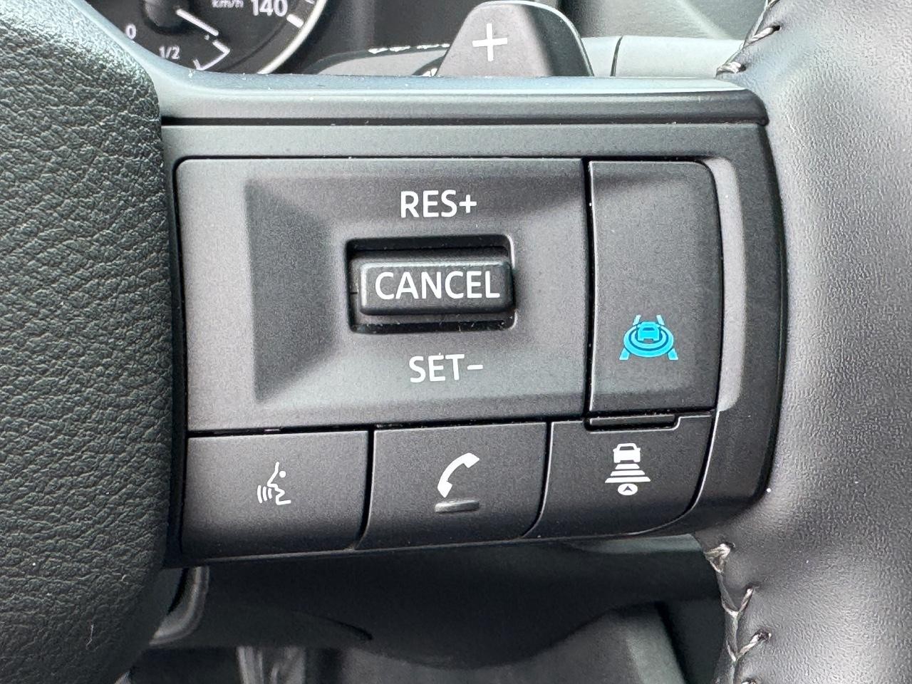 Nissan Rogue Vehicle Full-screen Gallery Image 22