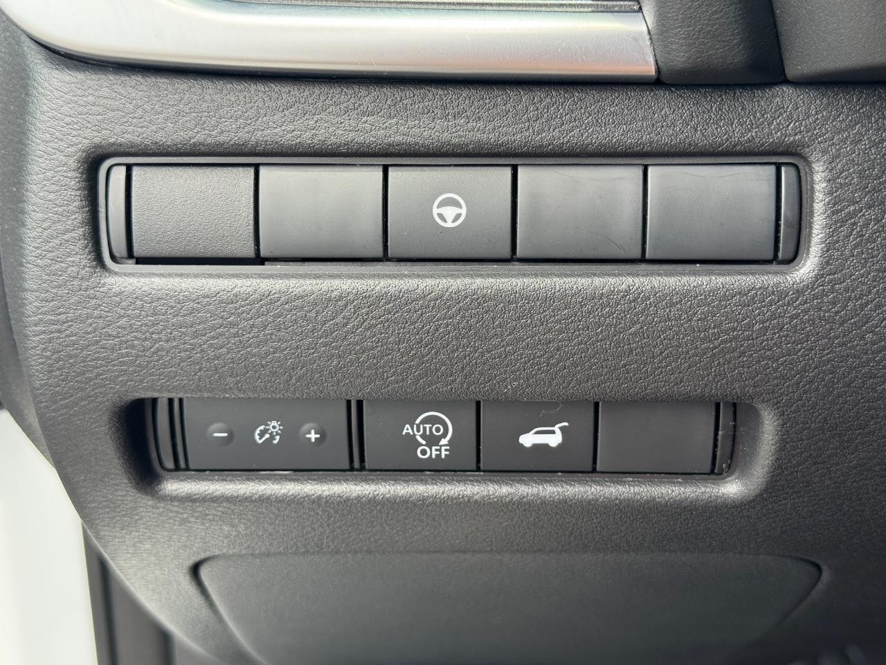 Nissan Rogue Vehicle Full-screen Gallery Image 23