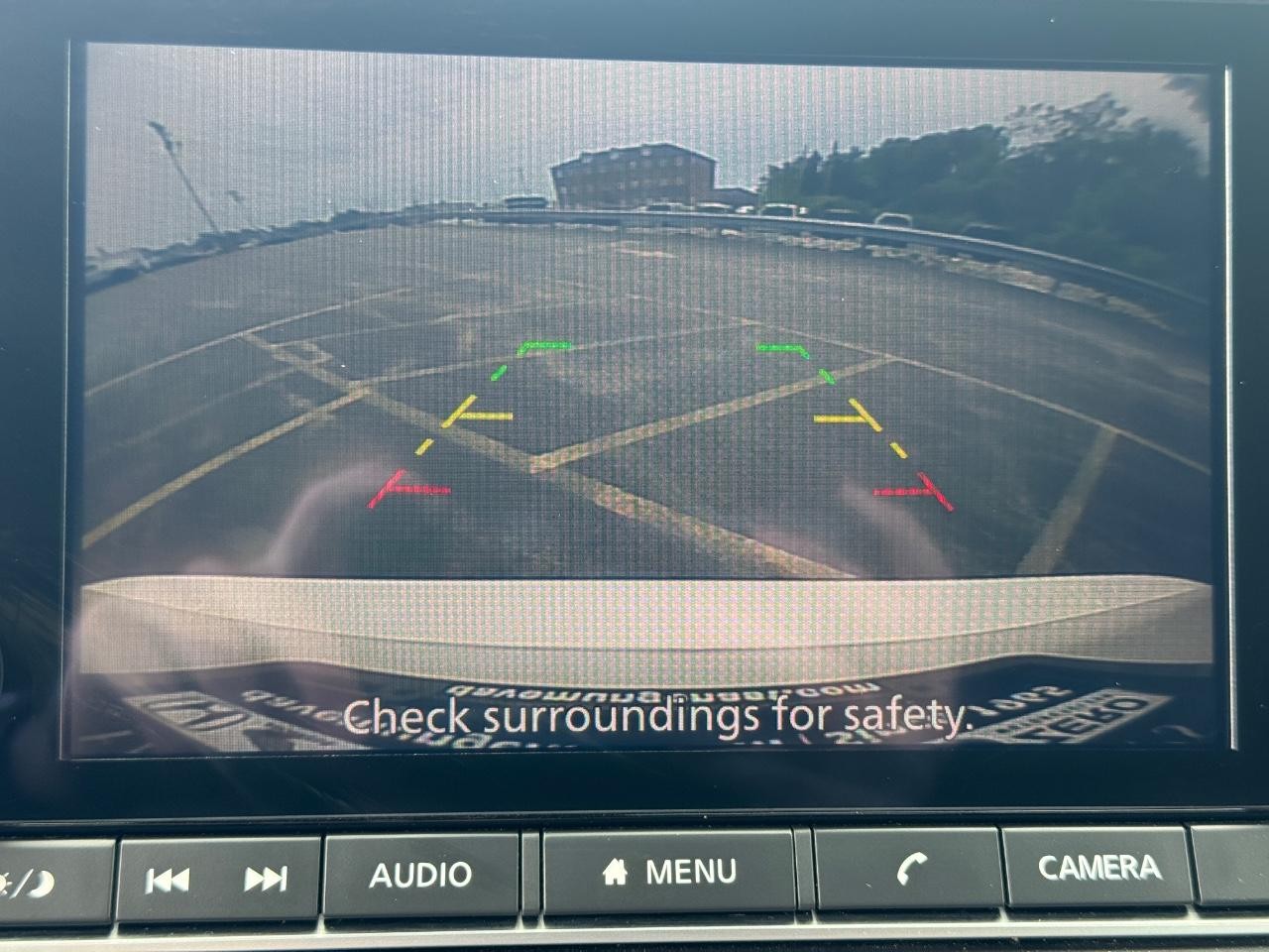 Nissan Rogue Vehicle Full-screen Gallery Image 24