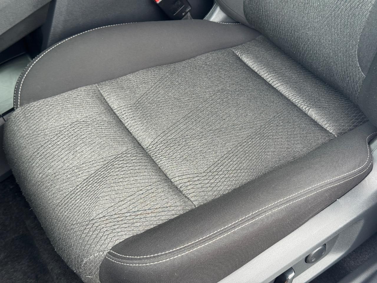 Nissan Rogue Vehicle Full-screen Gallery Image 26