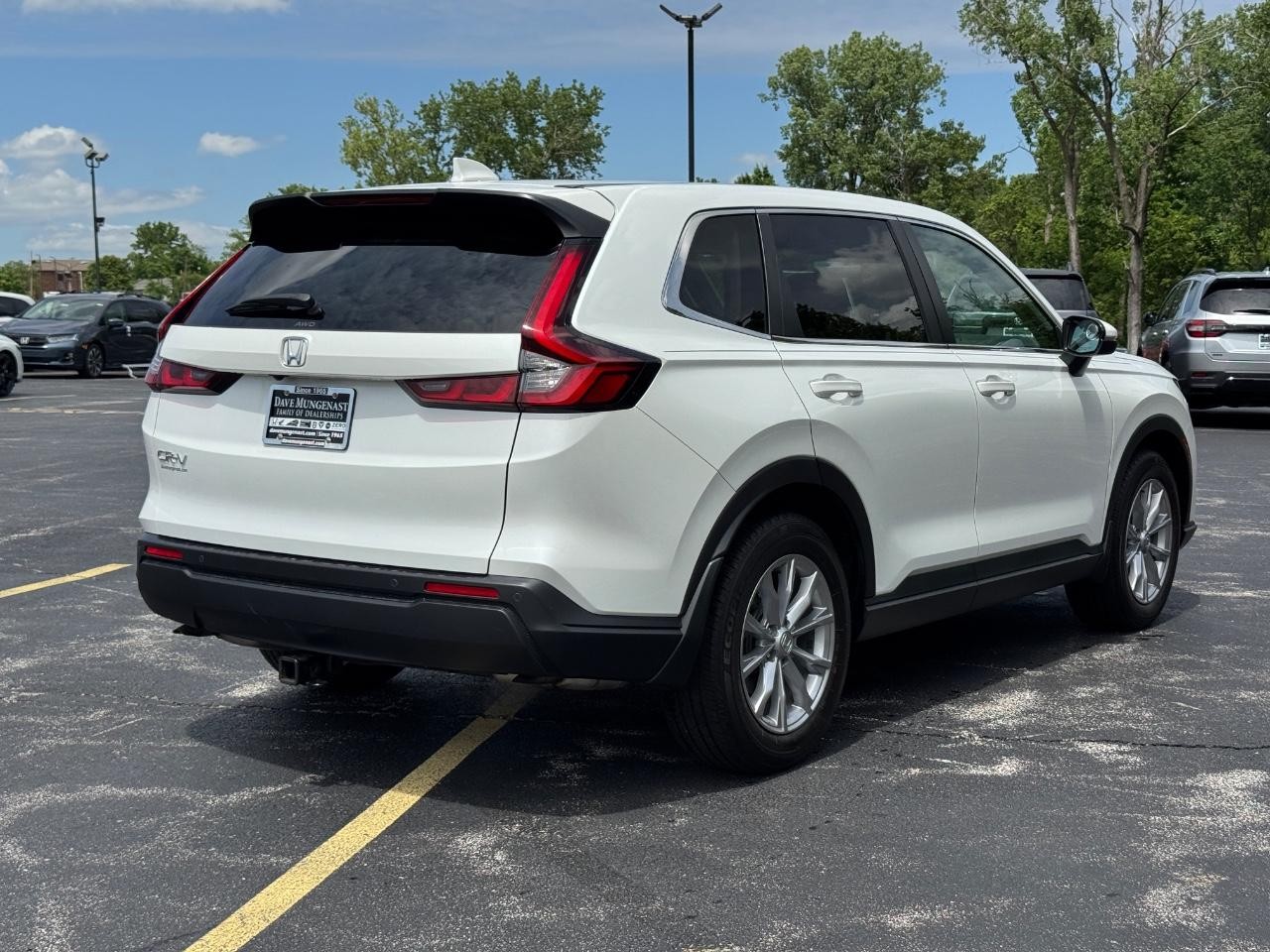 Honda CR-V Vehicle Full-screen Gallery Image 04