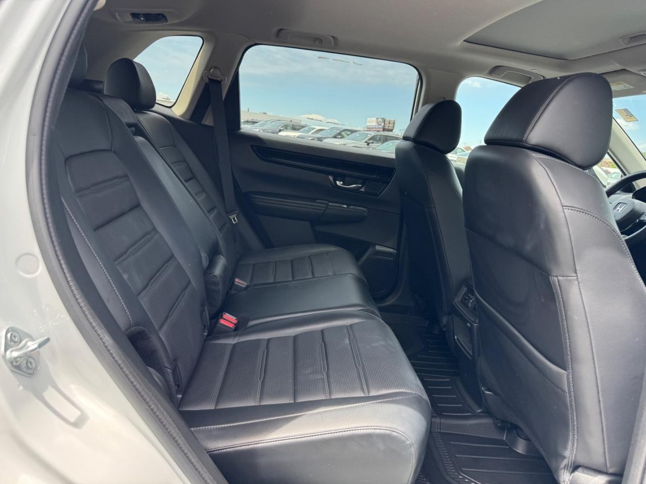 Honda CR-V Vehicle Full-screen Gallery Image 11
