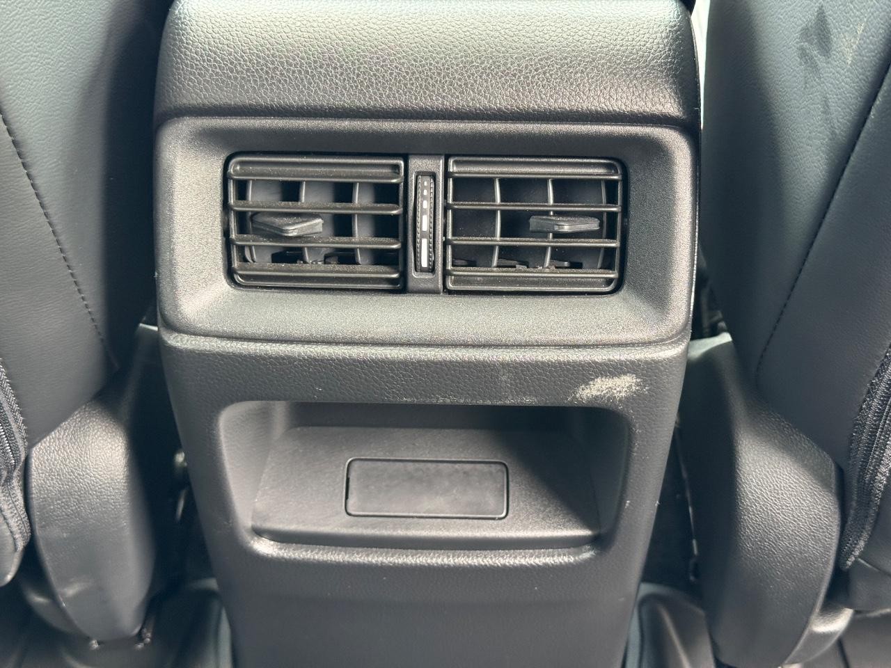 Honda CR-V Vehicle Full-screen Gallery Image 17