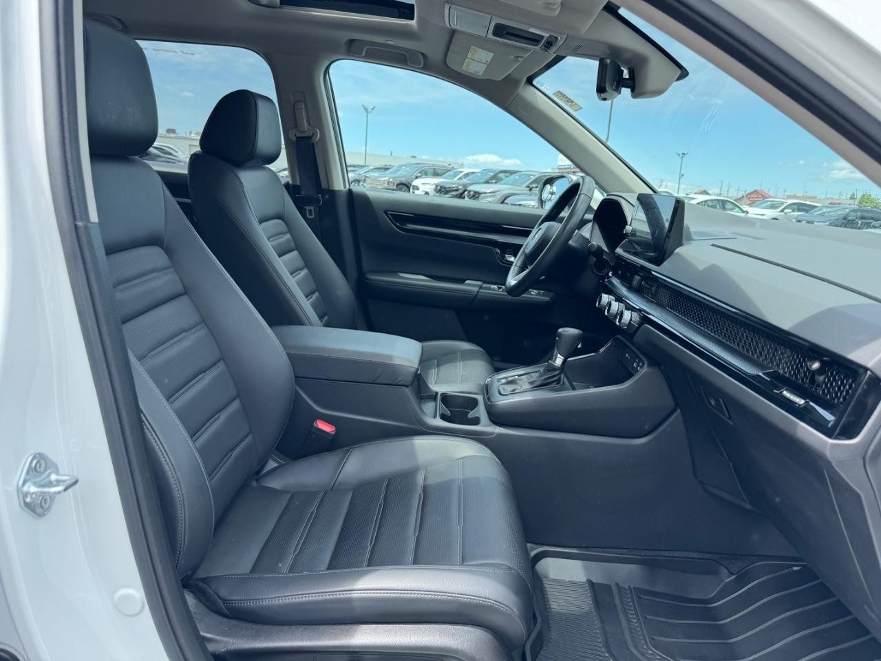 Honda CR-V Vehicle Full-screen Gallery Image 18