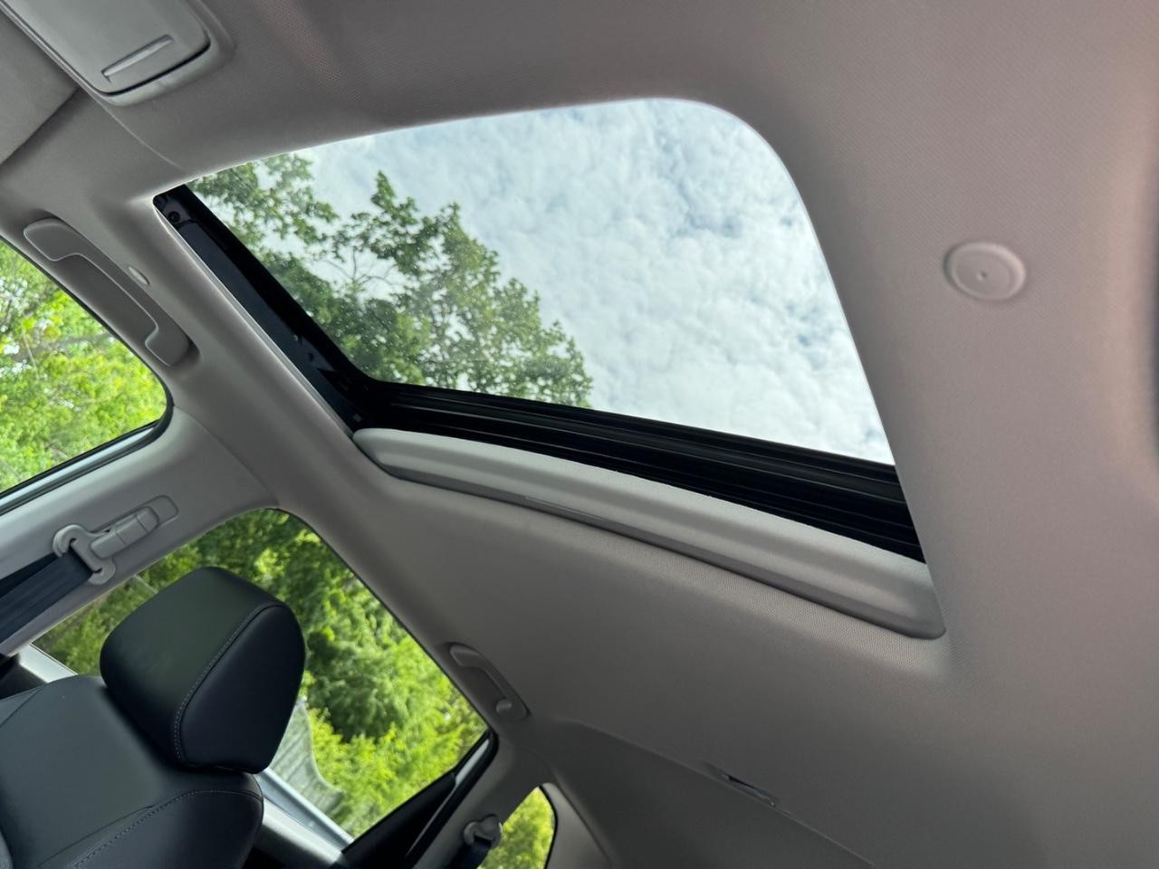 Honda CR-V Vehicle Full-screen Gallery Image 20