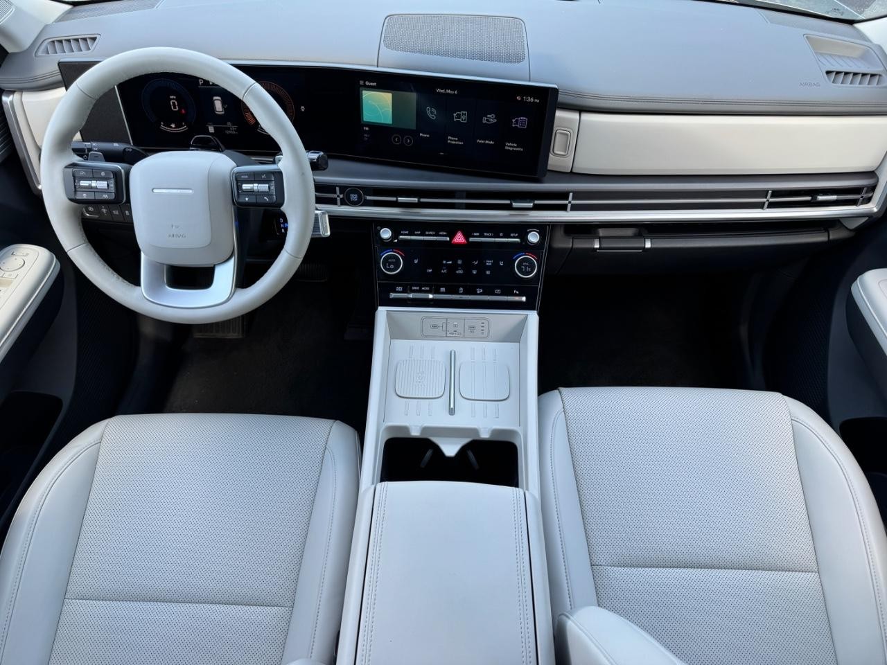 Hyundai Santa Fe Vehicle Full-screen Gallery Image 13