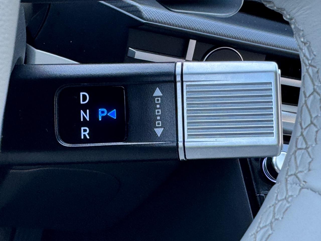 Hyundai Santa Fe Vehicle Full-screen Gallery Image 18