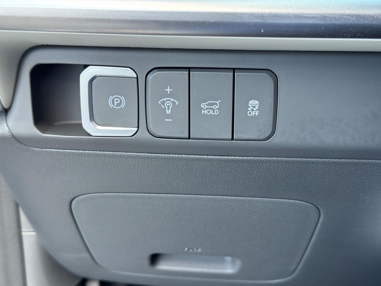 Hyundai Santa Fe Vehicle Full-screen Gallery Image 24