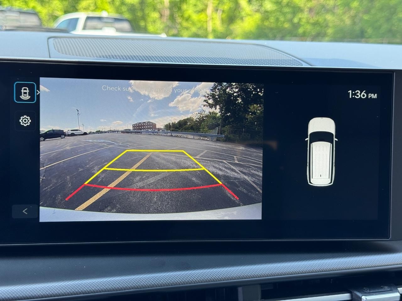 Hyundai Santa Fe Vehicle Full-screen Gallery Image 25