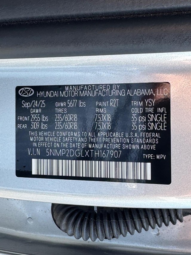 Hyundai Santa Fe Vehicle Full-screen Gallery Image 28