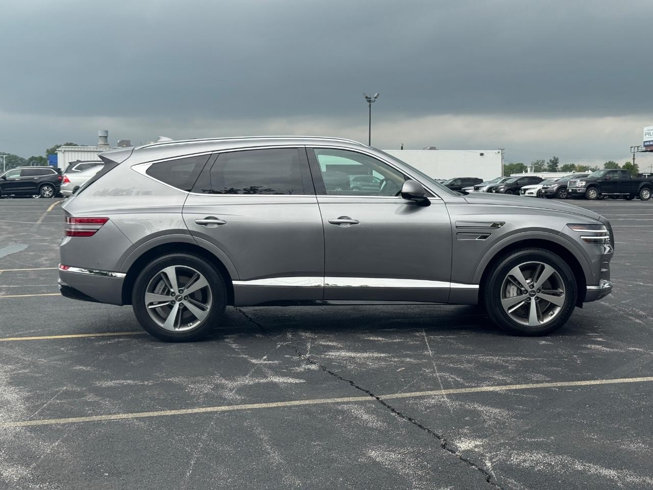 Genesis GV80 Vehicle Full-screen Gallery Image 03